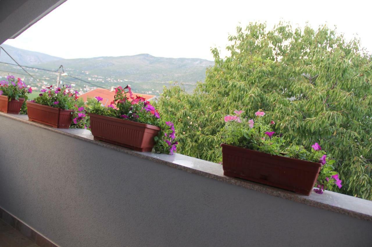 Holiday Home Flora Mostar Buitenkant foto