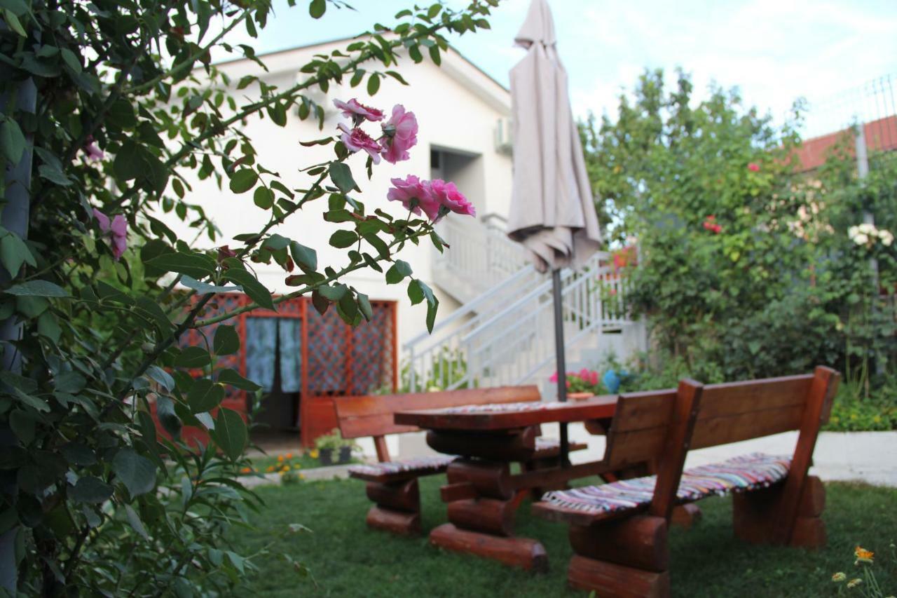 Holiday Home Flora Mostar Buitenkant foto